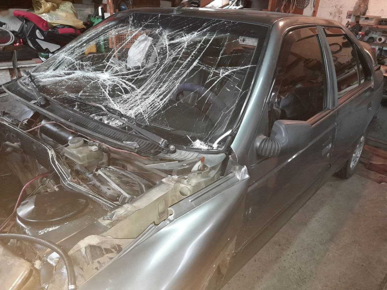 Автомобіль Пежо 405 1992 року