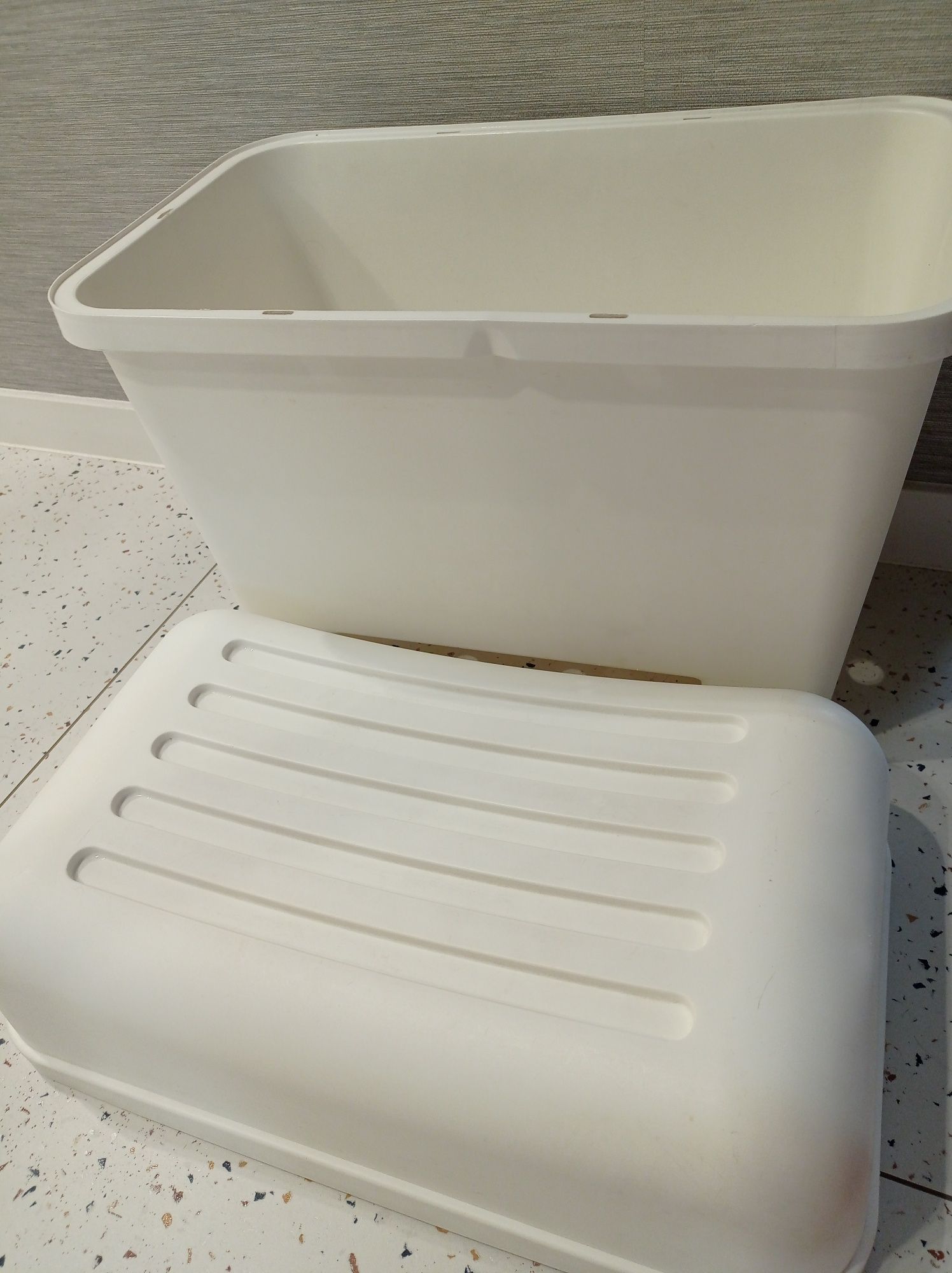 Podnóżek pojemnik kosz ze schowkiem Busjon IKEA