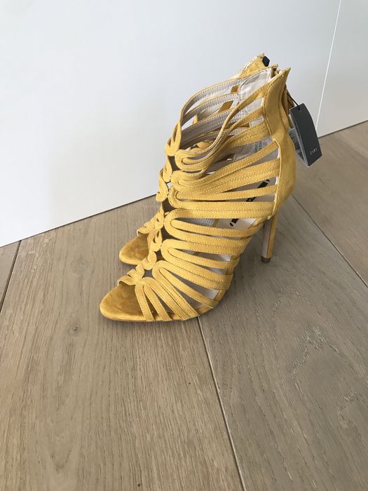 Zara nowe zamszowe szpilki