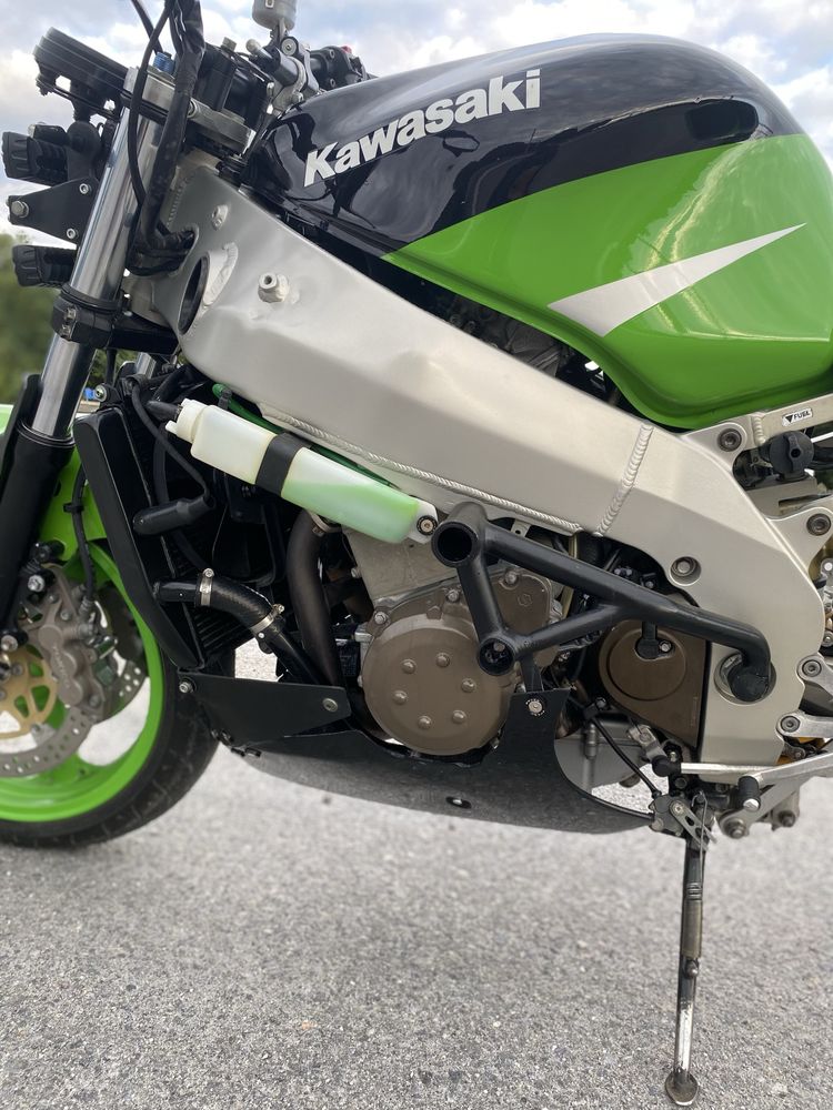 Kawasaki ZX9-R 2001