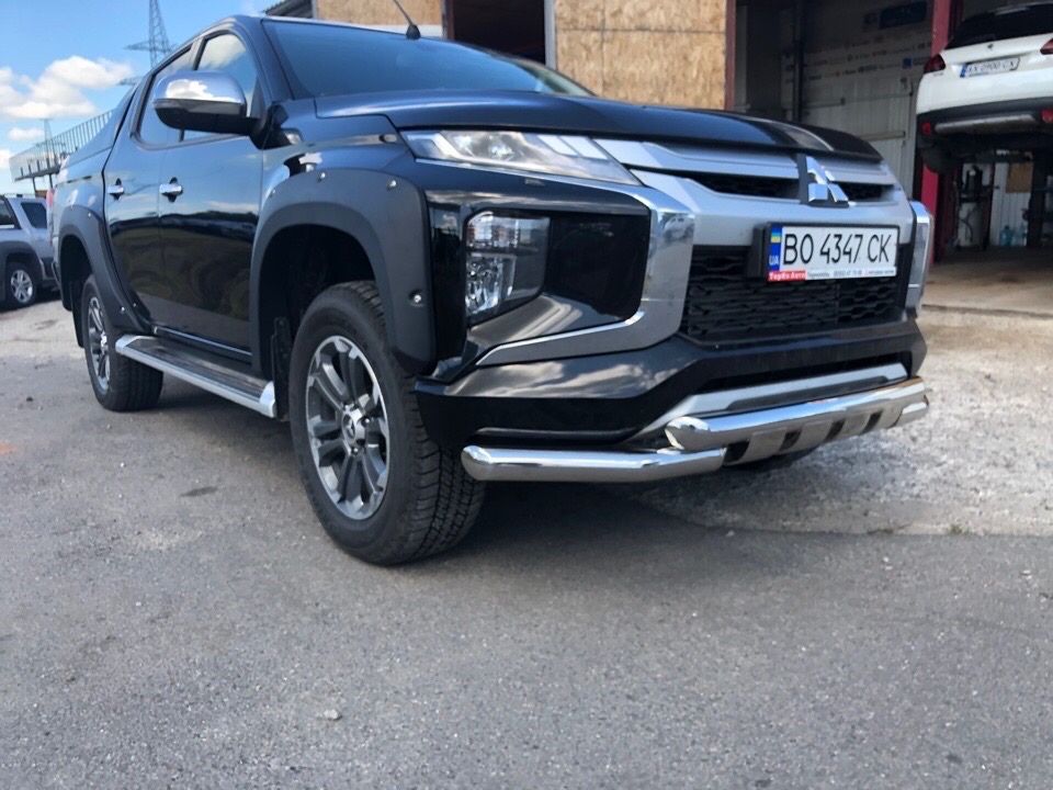 Кенгурятник Mitsubishi L200 Захист переднього бампера