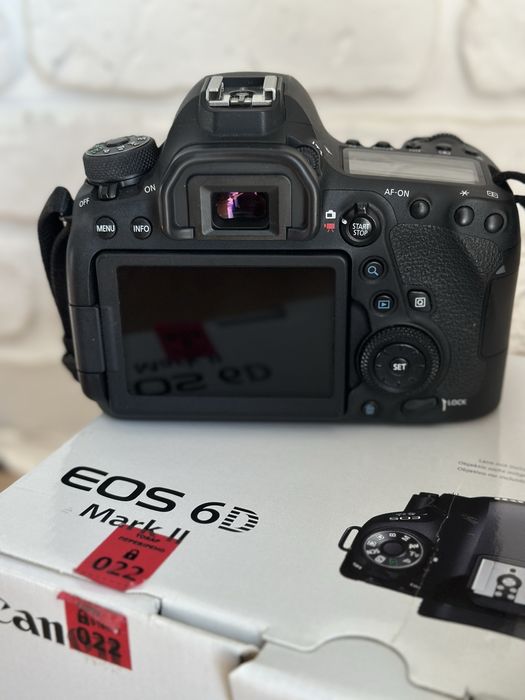 Продам Canon 6D Mark II + обʼєктив Canon EF 50mm f/1.8