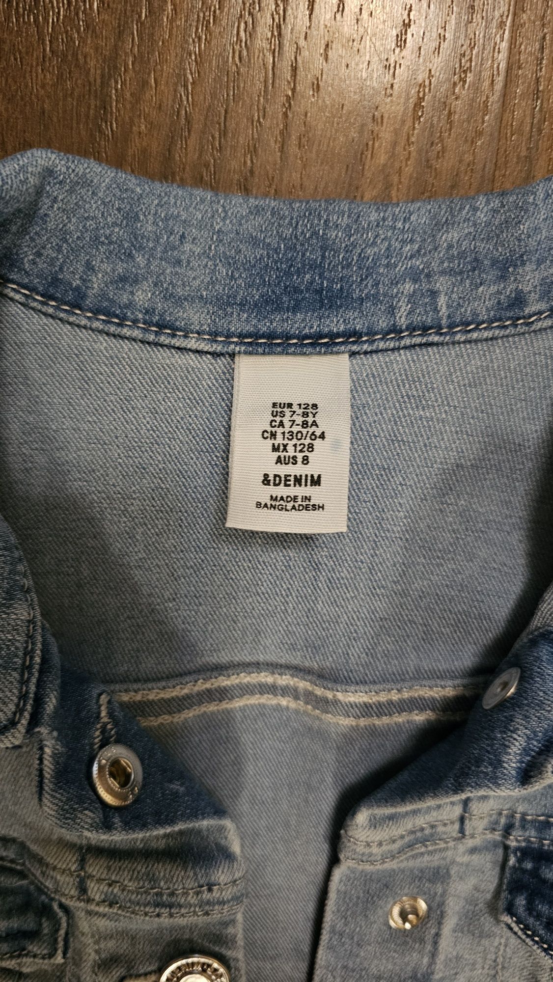 Джинсовый пиджак, ромпер Barbie, футболка Zara, туника
