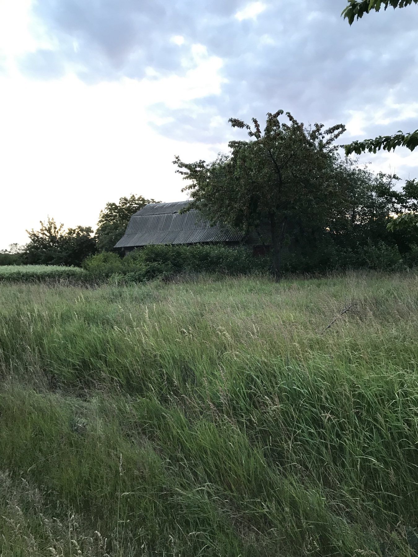 Продаж земельної ділянки з забудовою