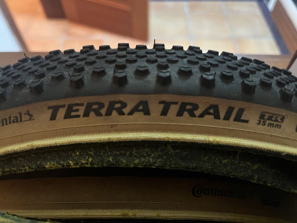 Par pneus gravel Continental OFERTA de valvulas tubeless