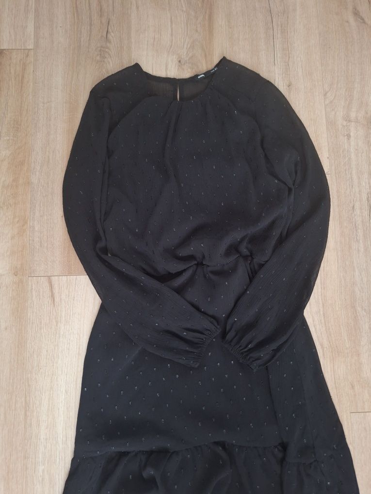 Czarna sukienka Sinsay xs