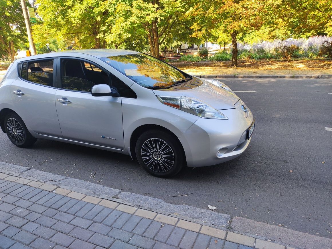 Оренда Ніссан ліф. Nissan leaf. Аренда авто для работы в такси.