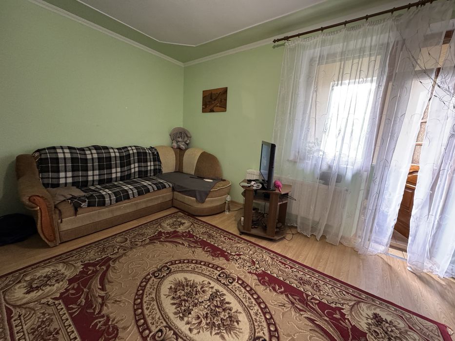 Продаж житлового будинку з землею