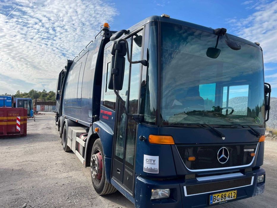 Smieciarka Mercedes-benz	Econic-Euro 5 z 2010 roku