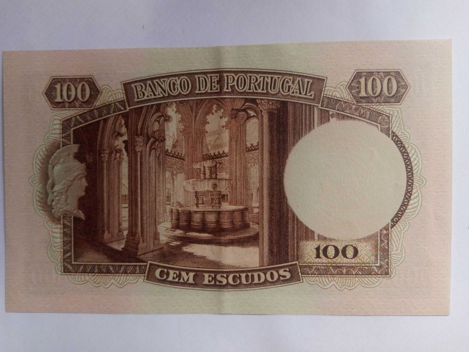 Notas de 100 escudos de 1950 e 1957.