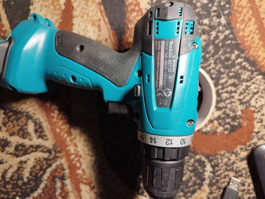 Wkrętarky Makita 6271D
