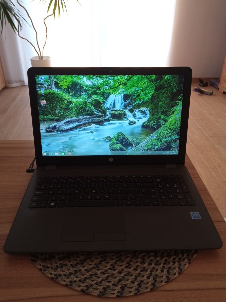 Laptop HP 250 G6