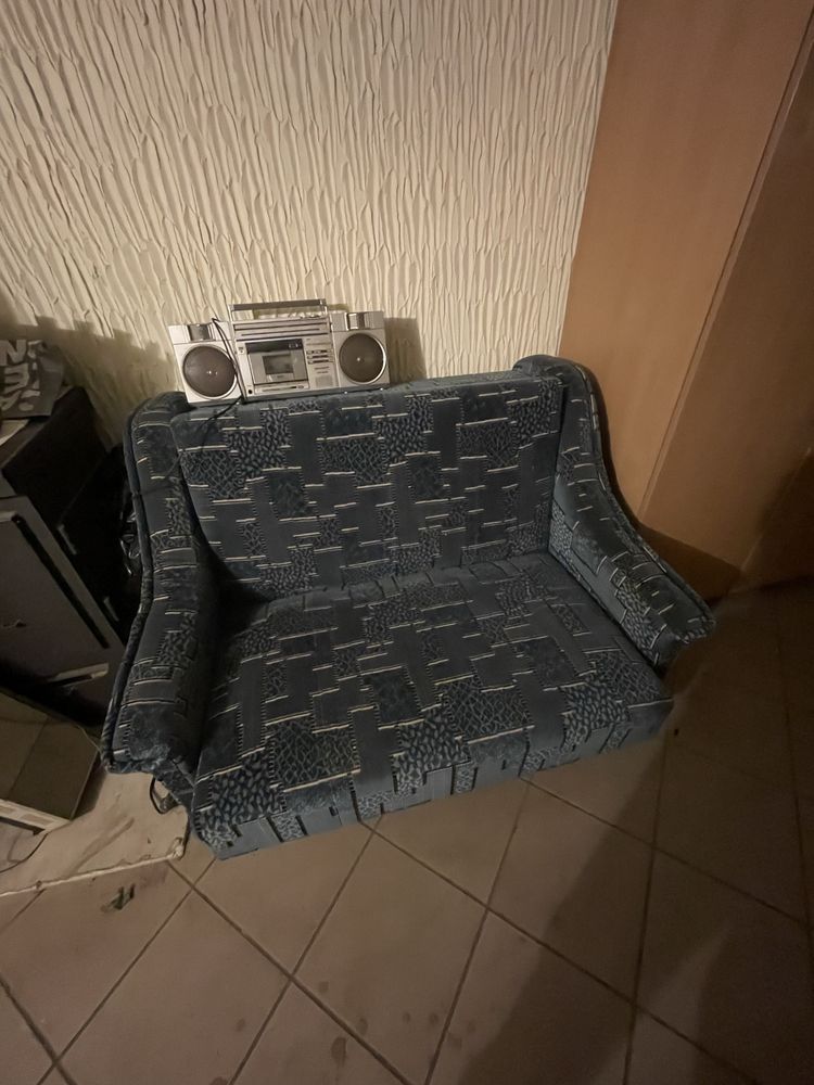Oddam dwie wersalki z funkcja spania