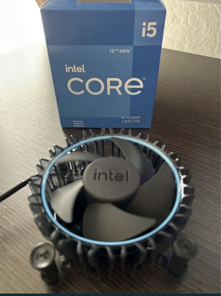 Кулер от INTEL новый