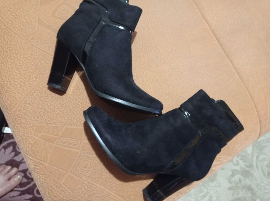 Чобітки жіночі замшеві