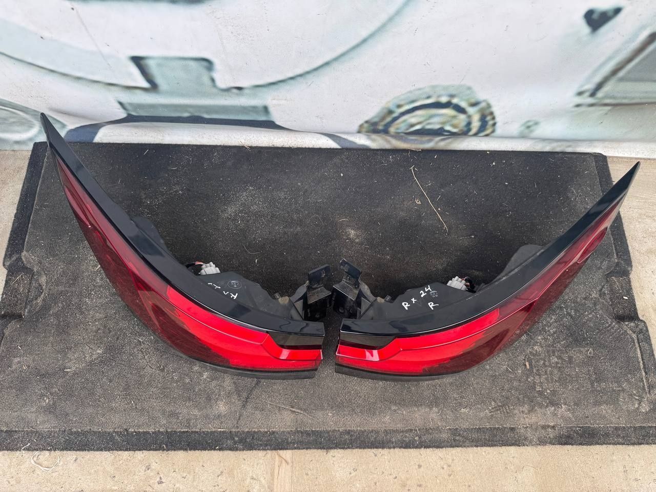 Задні фари Фонарь LED на Lexus RX 23-25 року