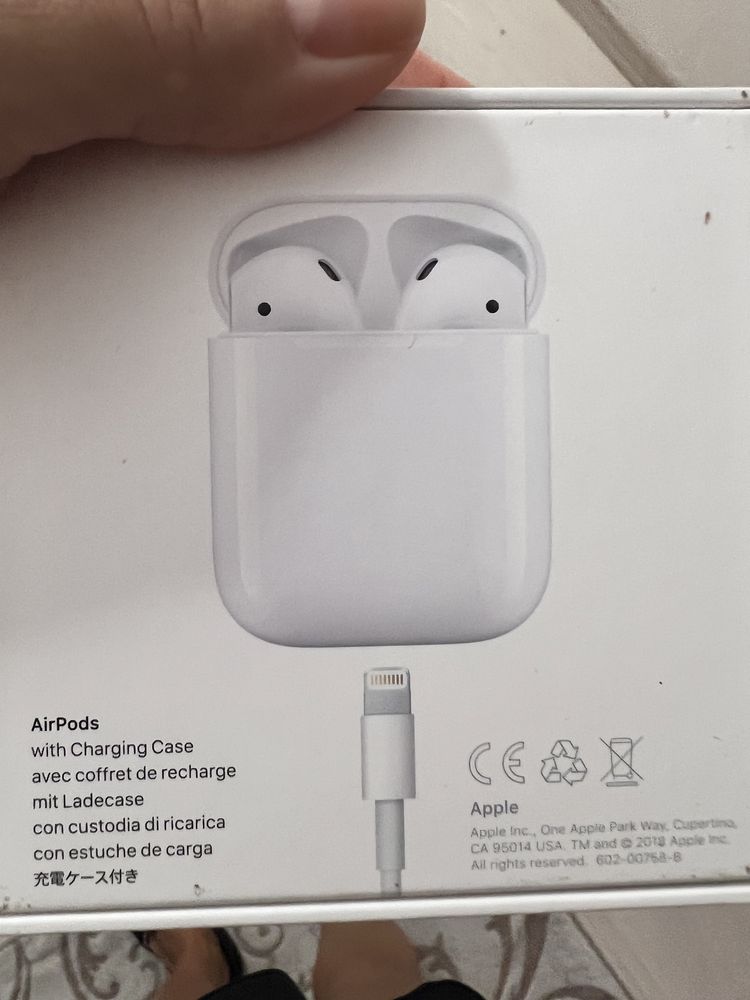 AirPods наушники