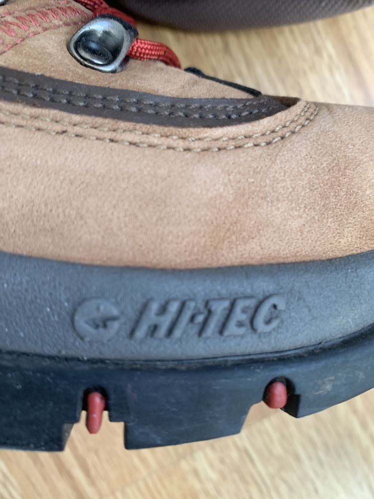 Продаю черевики hi-tec