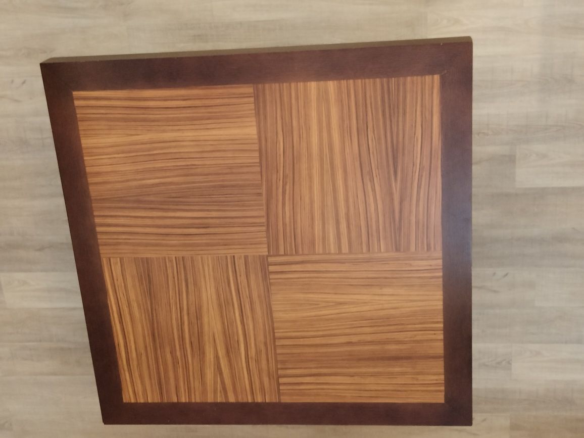 Mesa quadrada extensível de madeira