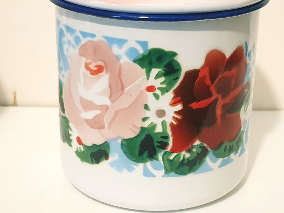 2 antigas grandes lindas canecas esmaltadas com tampas