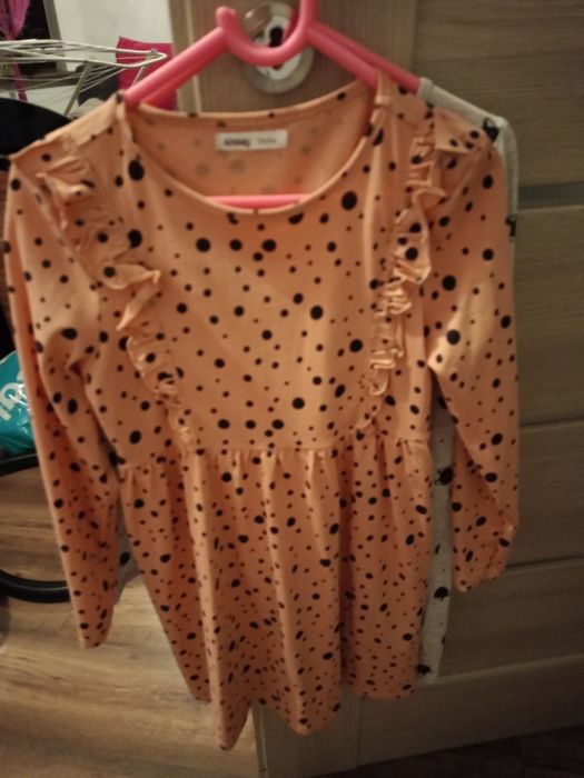 Sukienki dla dziewczynki rozmiar 134