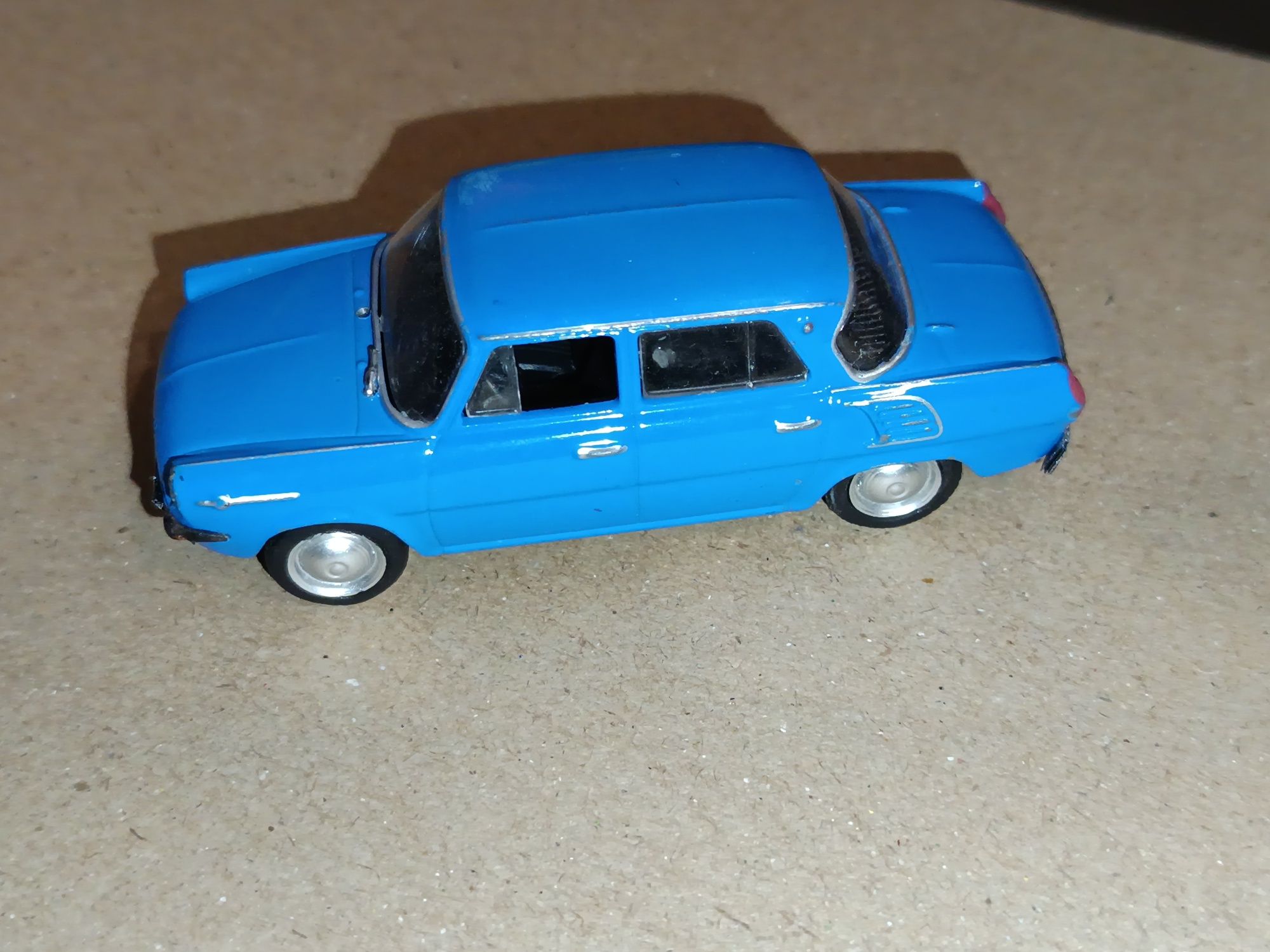 Model samochodu z Czechosłowacji Skoda 100 MB Kultowe auta PRL  1:43