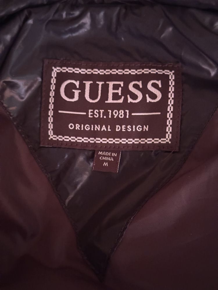 Пухова жіноча куртка Guess