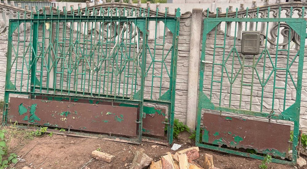 Metalowa brama dwuskrzydłowa + furtka (wysokość: 1,5m)