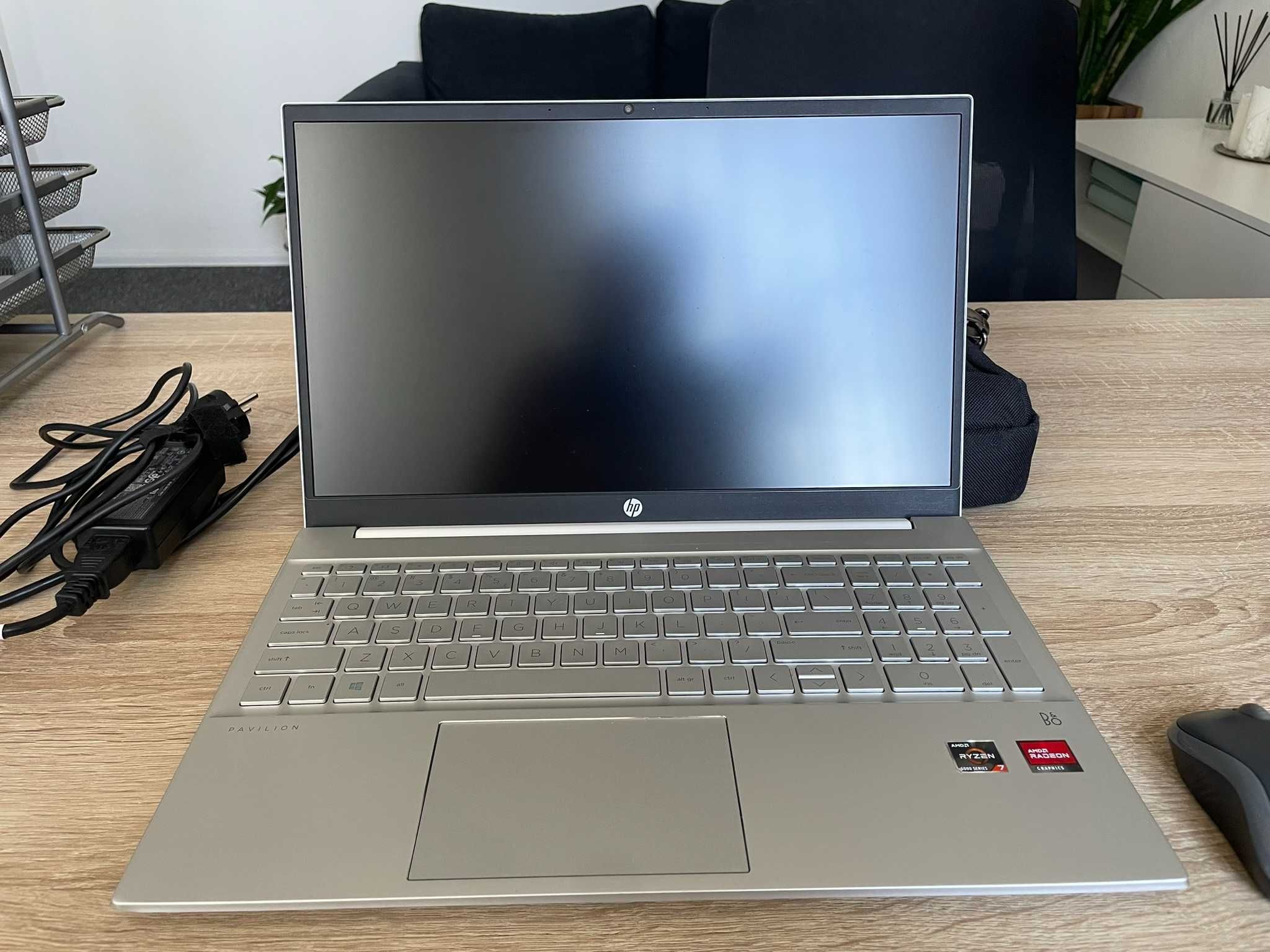 HP Pavilion 15‑eh1154nw - zestaw laptom-torba-mysz