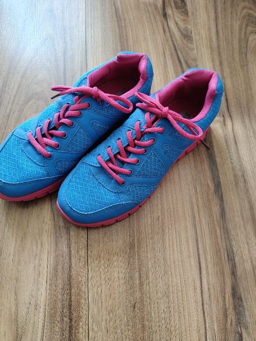 Buty damskie sportowe lekkie