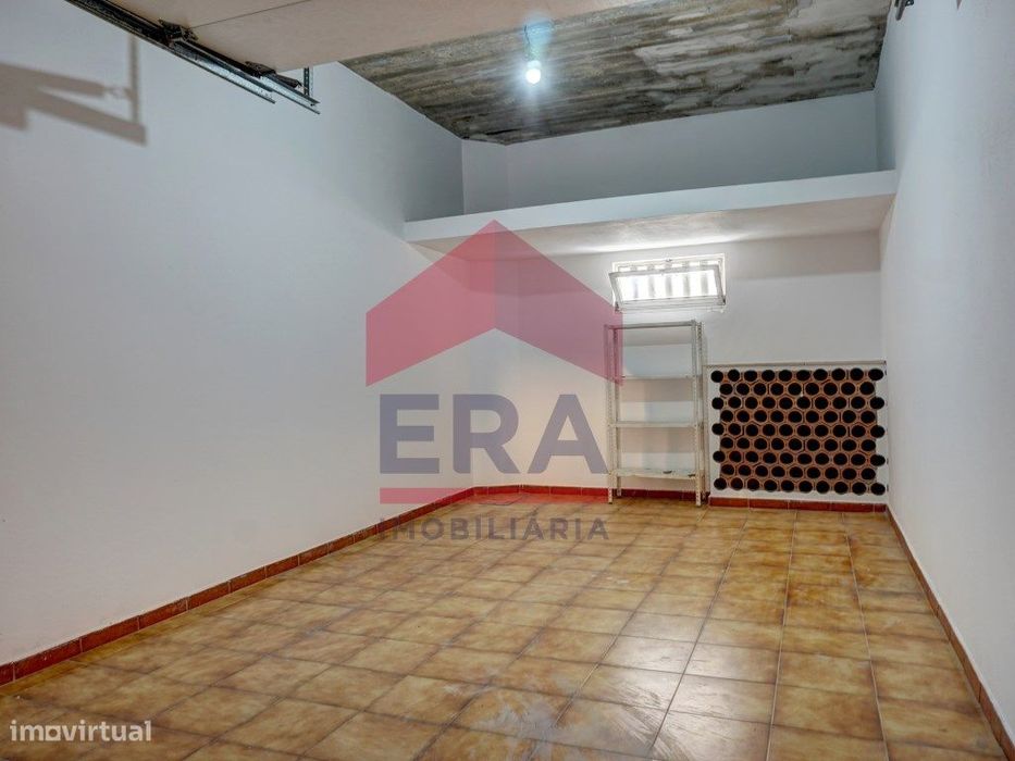 Arrenda-se Garagem com 22.59m2
