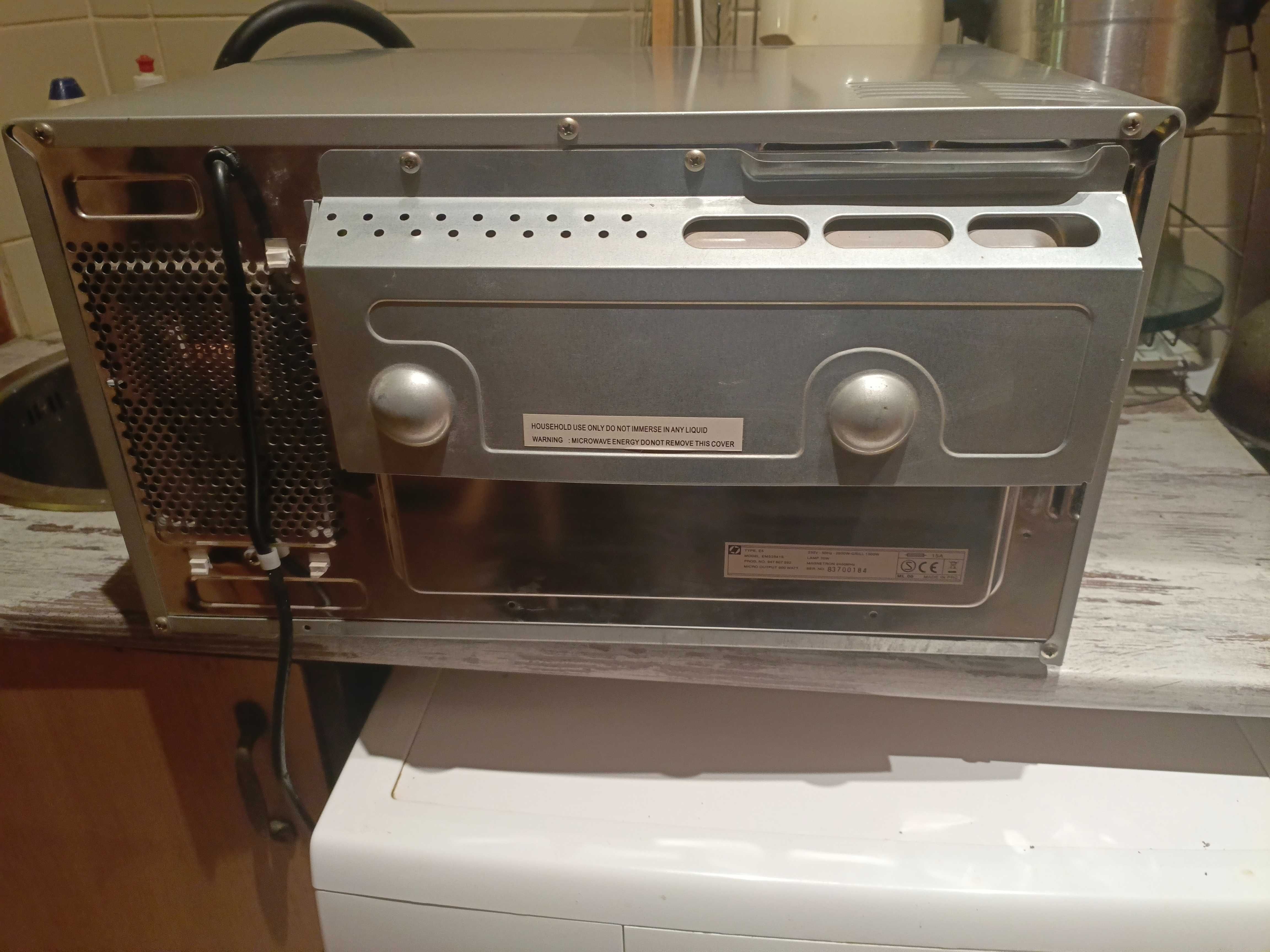 Kuchenka mikrofalowa wolnostojąca Elektrolux EMS 2841 S