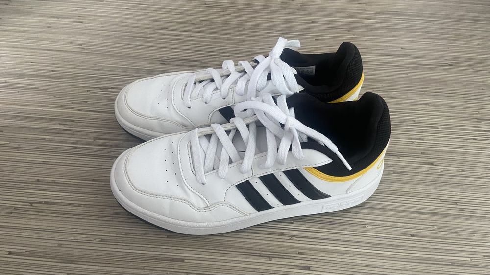 Buty adidas mlodziezowe (chlopiece) rozmiar 38 2/3