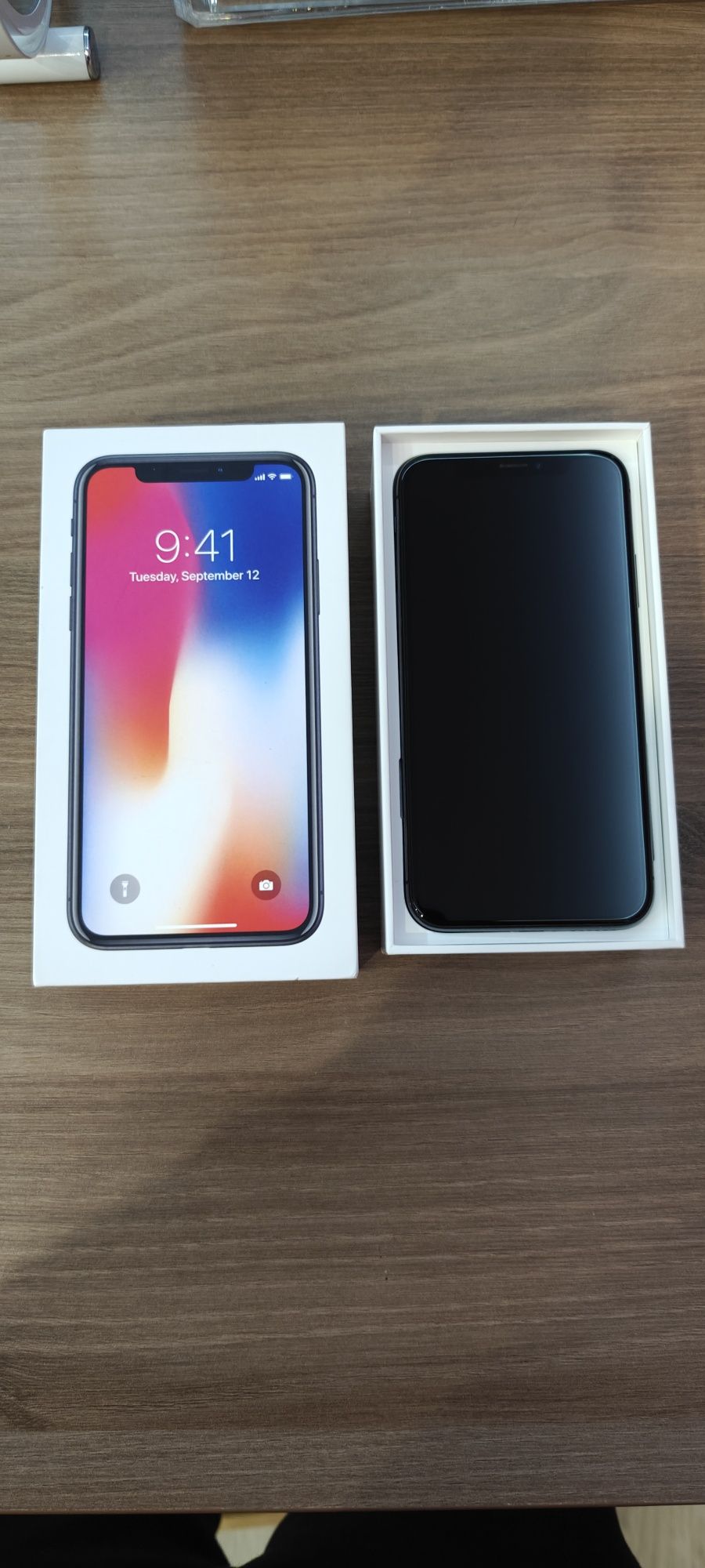 iPhone X    64GB