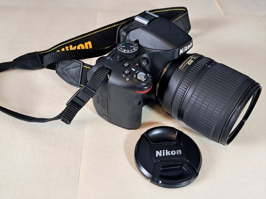 Nikon D5100, разом з об'єктивом NIKKOR 55- 300 мм і фотоспалахом