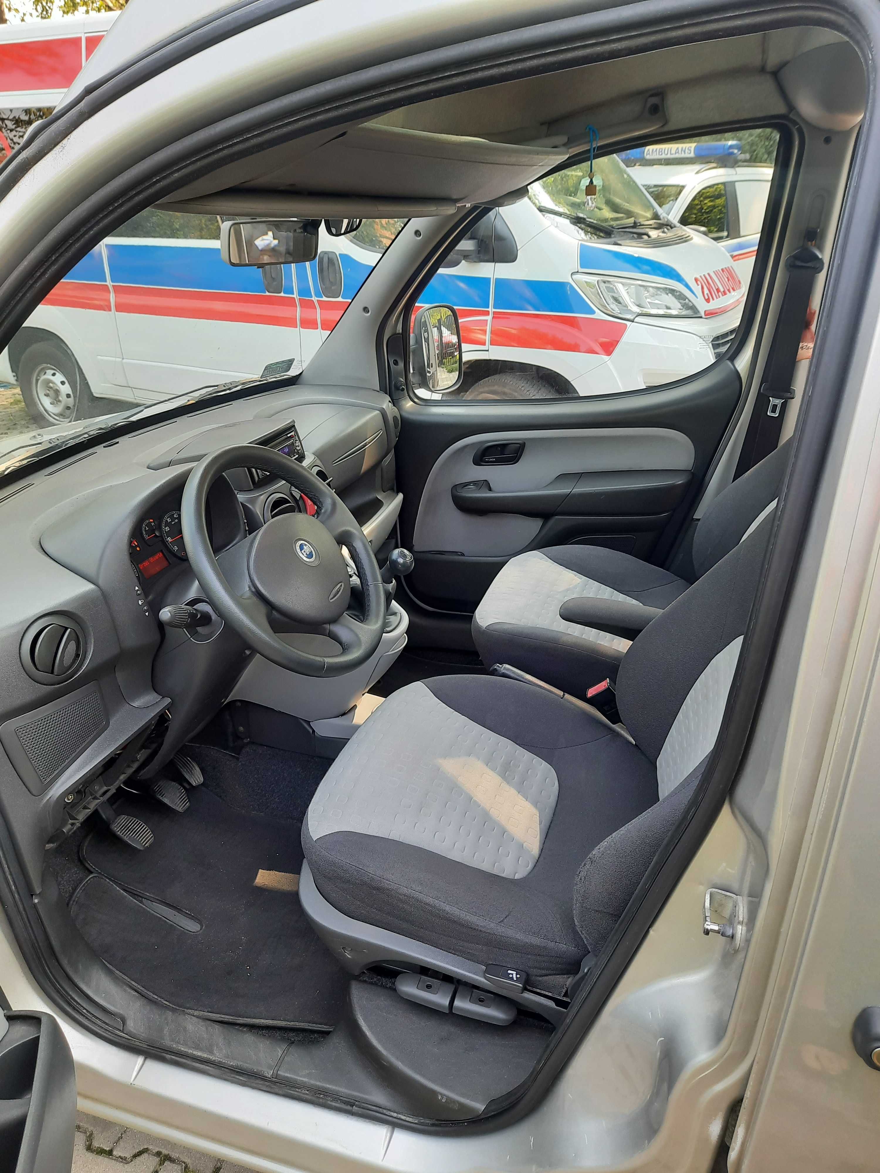 Wynajem samochodu do przewozu niepełnosprawnych ambulans  z OC
