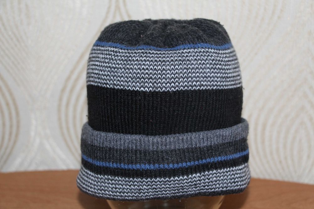 Шапочки деми мальчику разные 7 штук