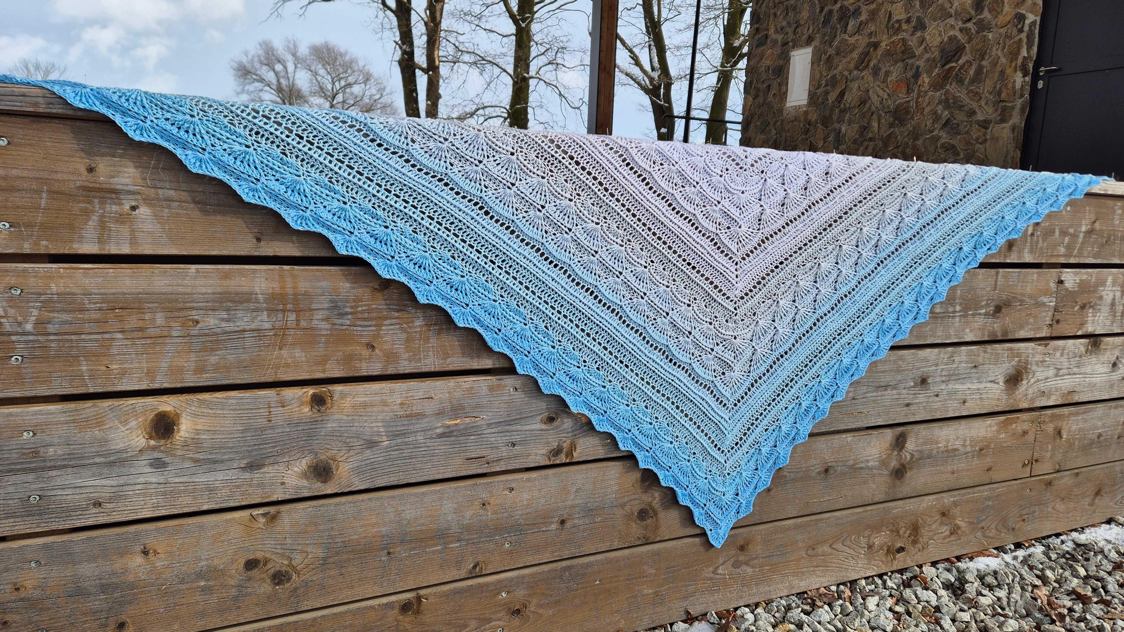 Zachwycająca błękitna piękność - chusta "Marii"  Handmade. 210/140/85