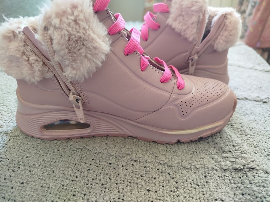 Buty dla dziewczynki sezon jesień -zima Skechers róż 32.