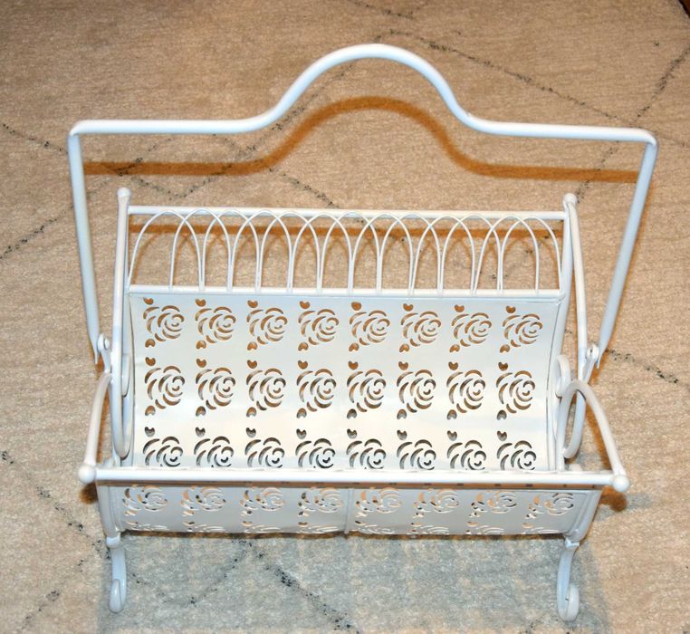 Cesto de metal para lenha, revistas ou flores