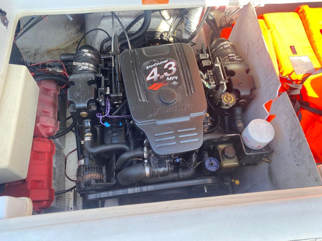 Barco Rinker 212 Captiva 21 pés