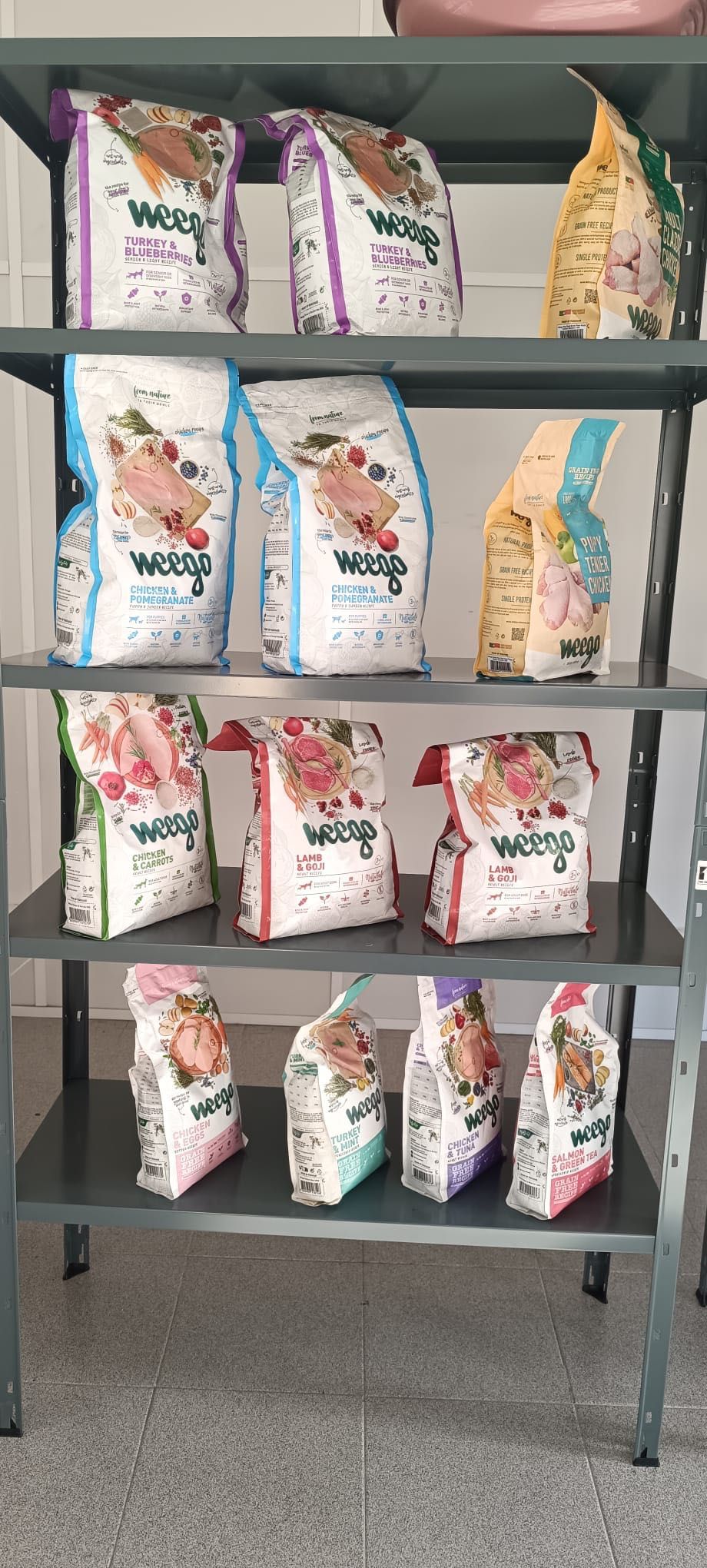 alimentos e acessórios para animais.