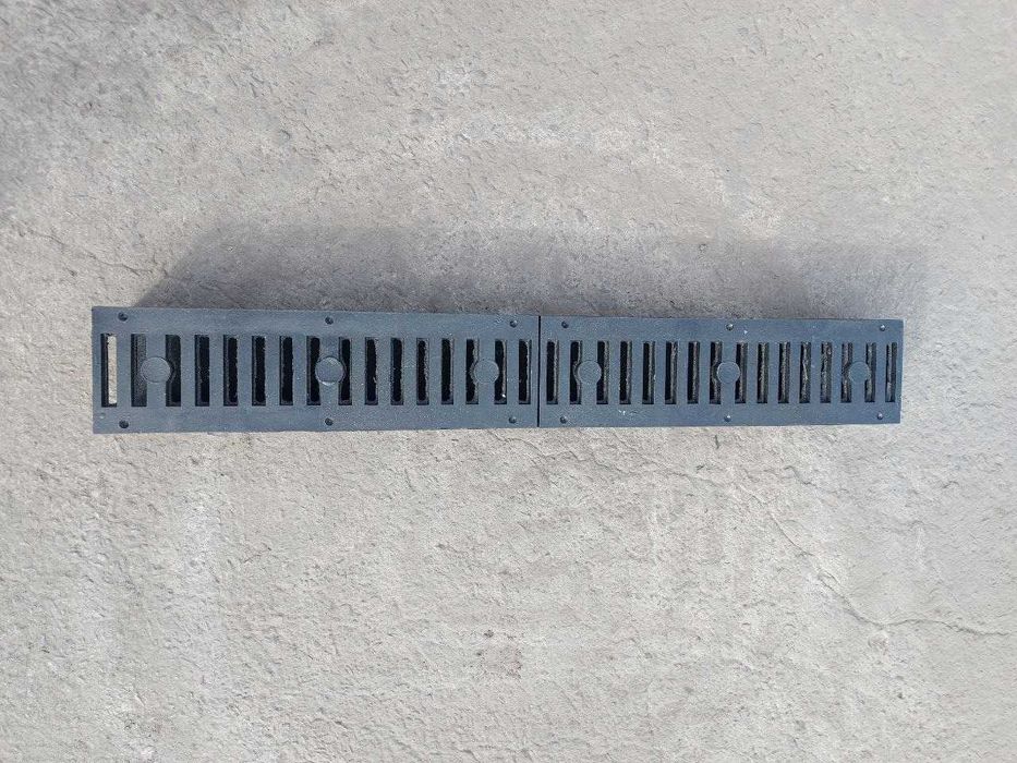 Водовідвід прямокутний в зборі з чорними решітками (А15)