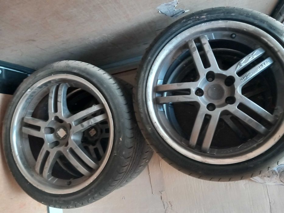 Vendo jantes 18 com pneus 225/40