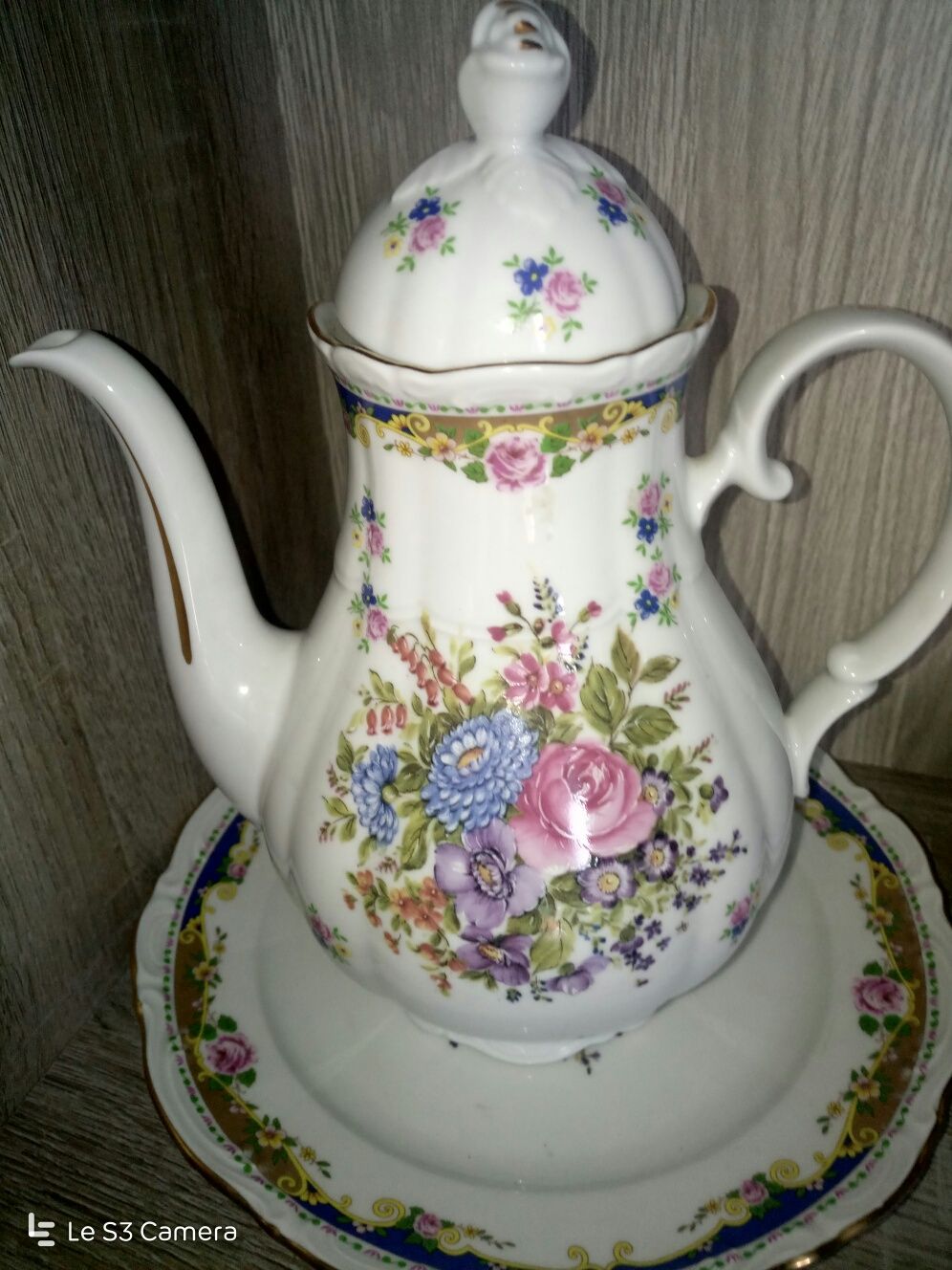 Conjunto de Bule e prato, em porcelana Limoges, como novo!!