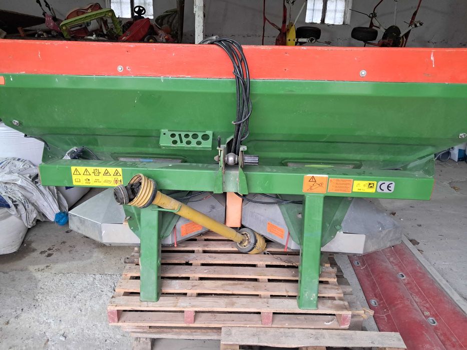 Rozsiewacz AMAZONE ZA-M 900+nadstawki