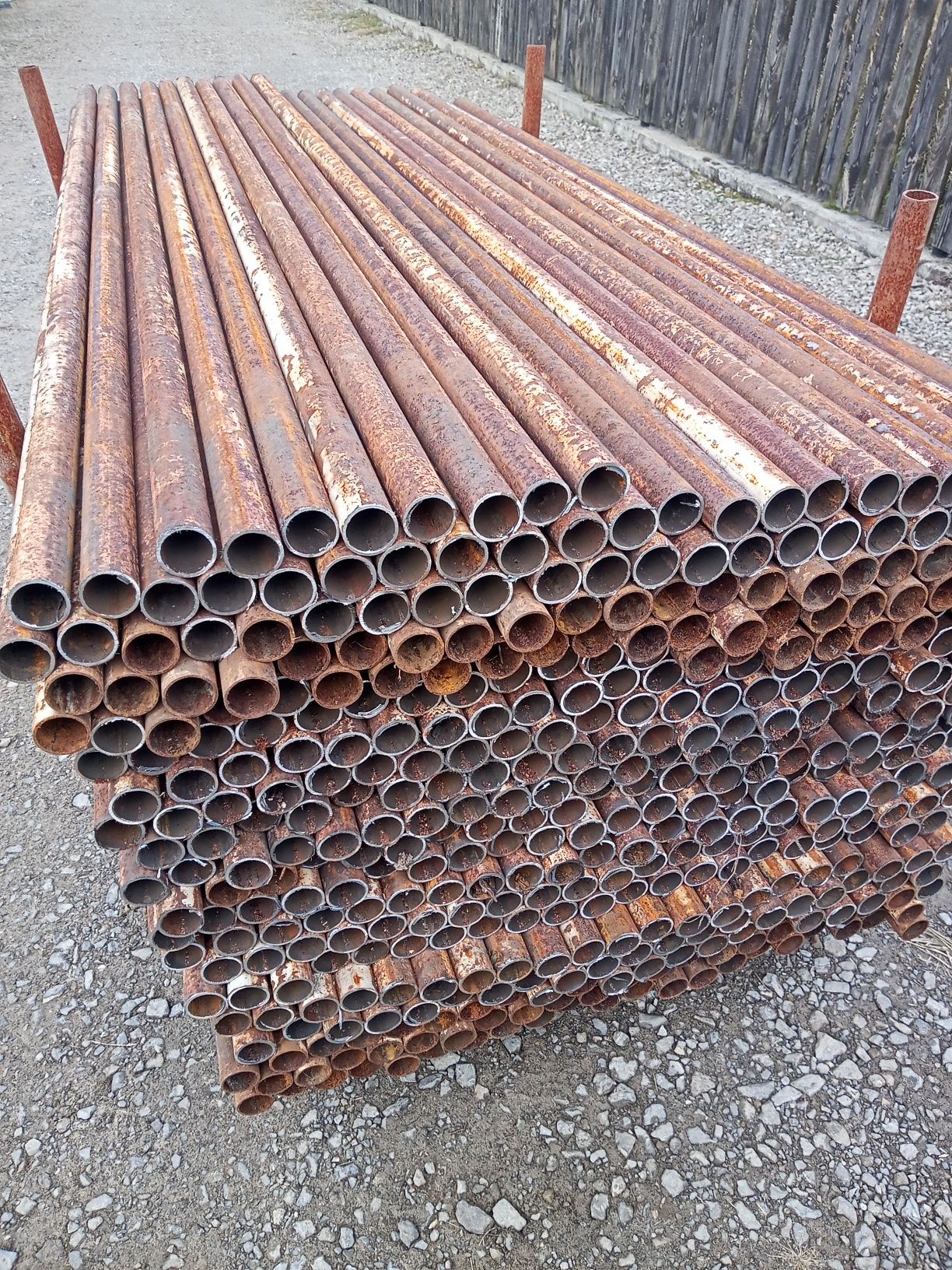 Słupki ogrodzeniowe 2.25m rura stalowa fi 45mm rury