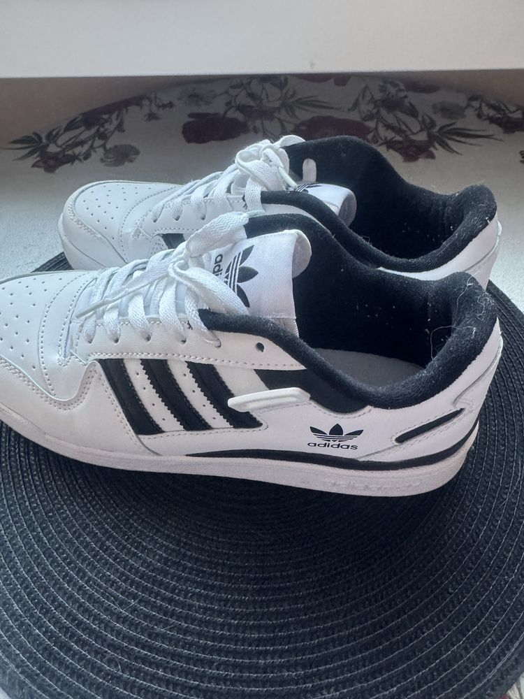 Oryginalne buty adidas.