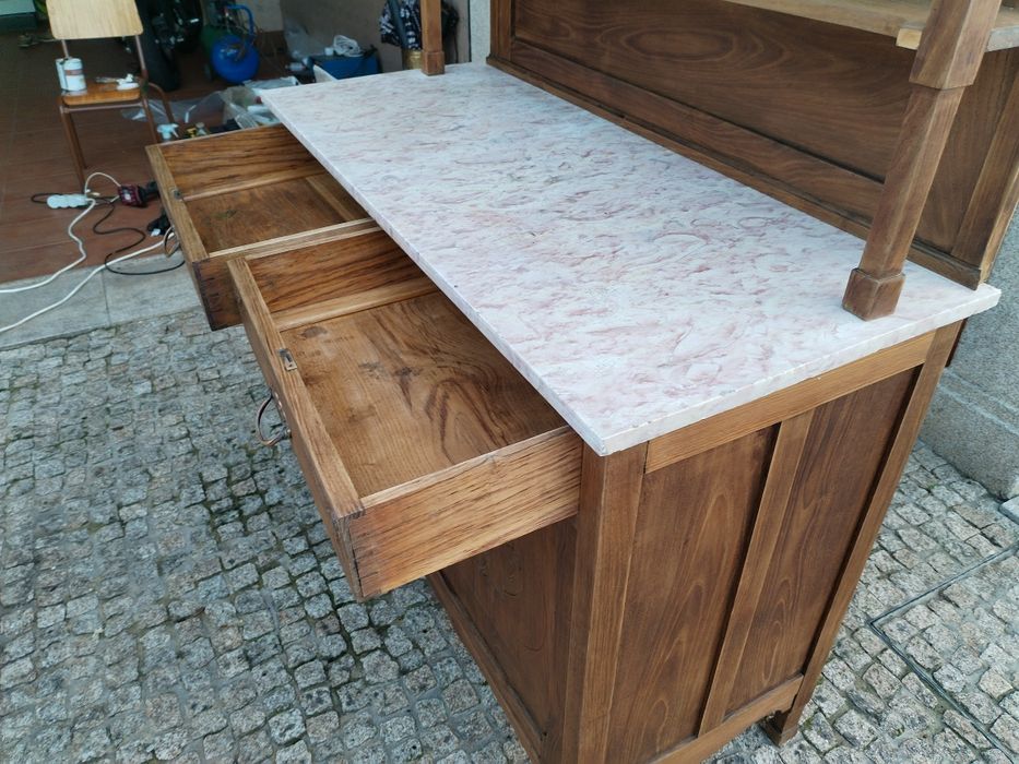 Móvel antigo (+180 anos)