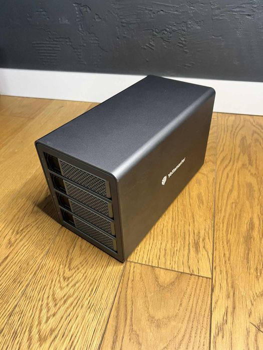 Obudowa na 4 dyski HDD i SSD